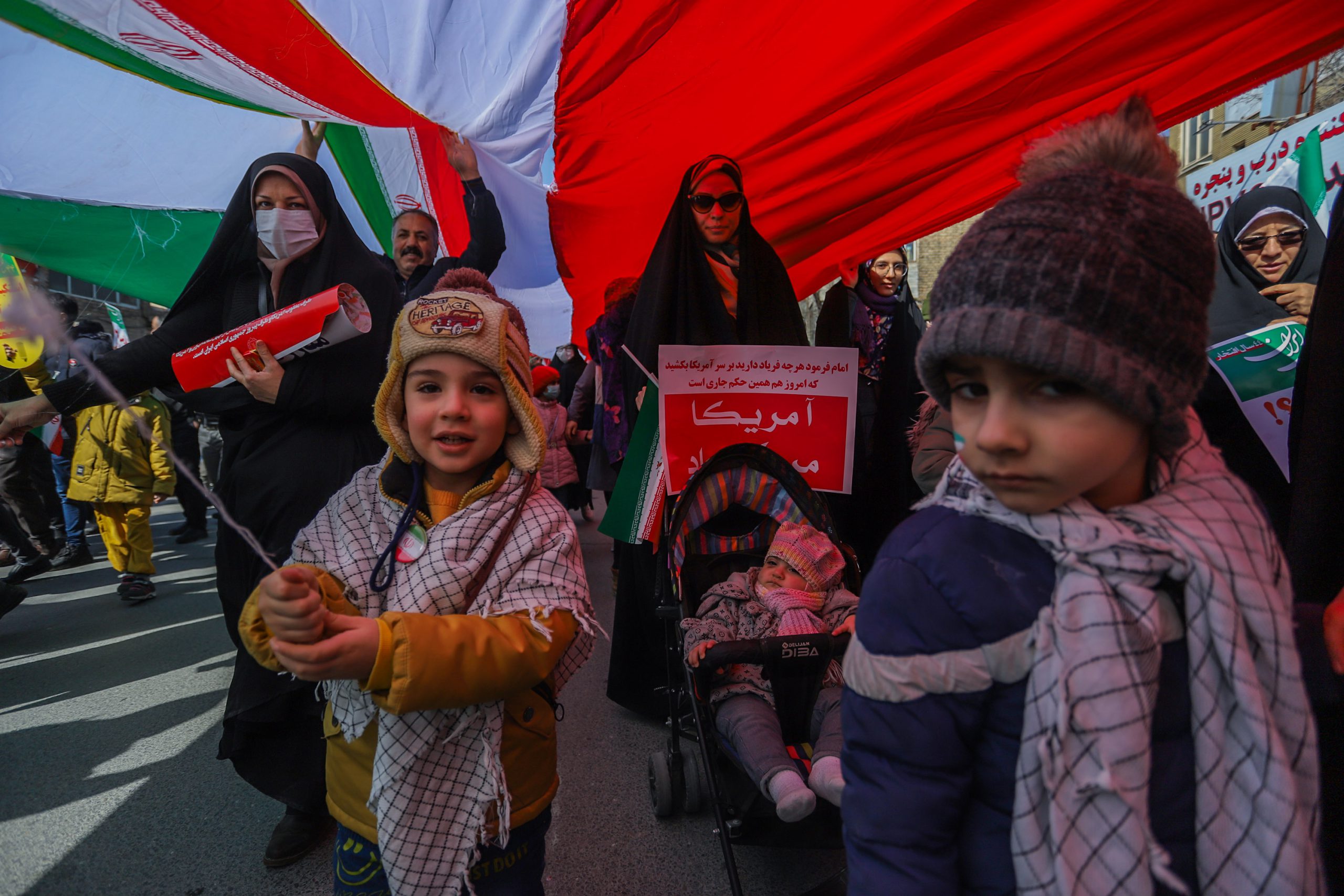  حضور پر شور و نشاط کودکان و نوجوانان در راهپیمایی ۲۲ بهمن